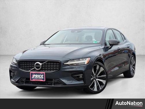 2022 Volvo S60 T5 Momentum