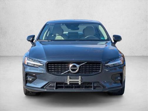 2022 Volvo S60 T5 Momentum