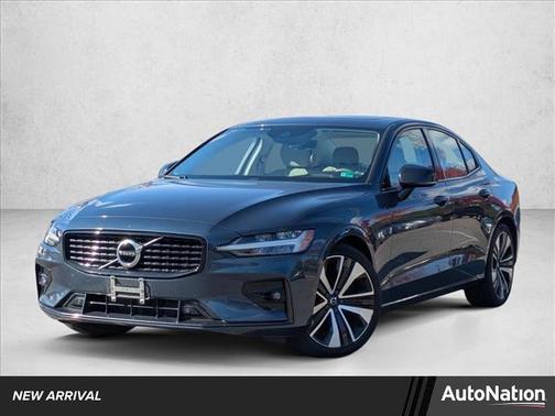 2022 Volvo S60 T5 Momentum
