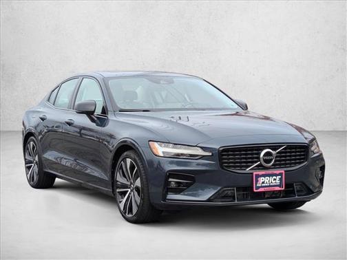 2022 Volvo S60 T5 Momentum