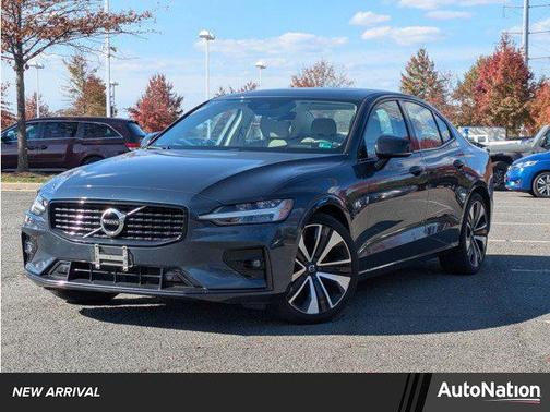 2022 Volvo S60 T5 Momentum