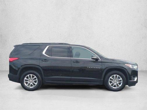 Mosaic Black Metallic 2021 Chevrolet Traverse LT Cloth