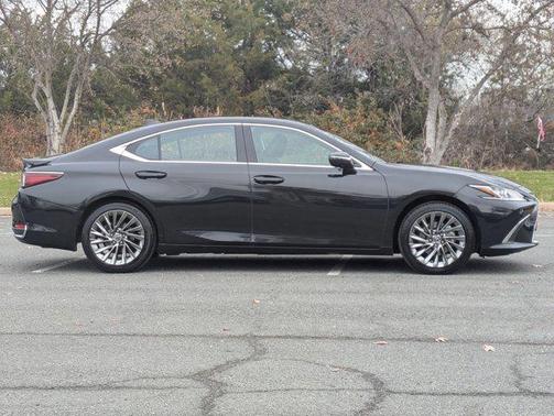 2024 Lexus ES 300h Luxury