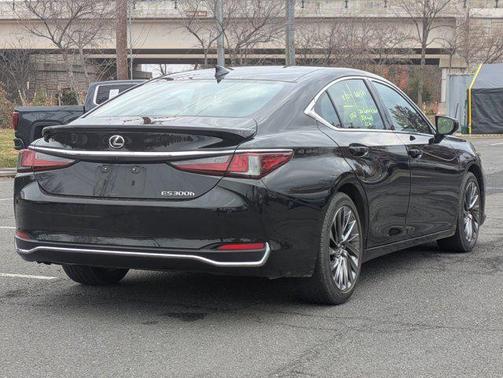 2024 Lexus ES 300h Luxury