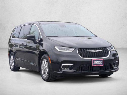Brilliant Black Crystal Pearlcoat 2023 Chrysler Pacifica Touring L