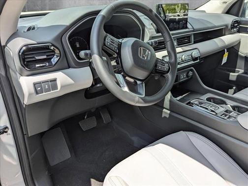 2025 Honda Pilot Touring 8-Passenger