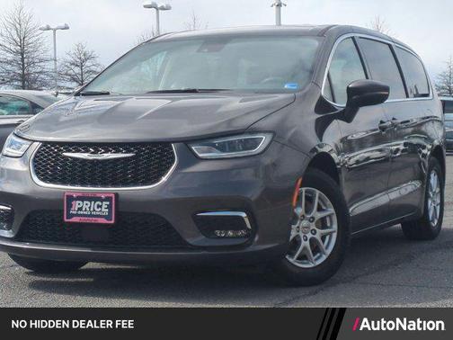 Granite Crystal Metallic Clearcoat 2023 Chrysler Pacifica Touring L
