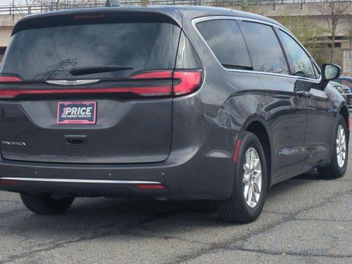 Granite Crystal Metallic Clearcoat 2023 Chrysler Pacifica Touring L