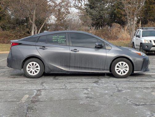 2022 Toyota Prius LE