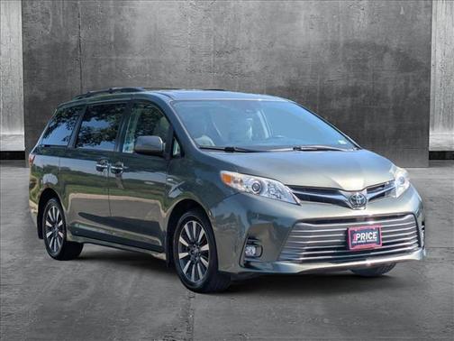 2018 Toyota Sienna XLE