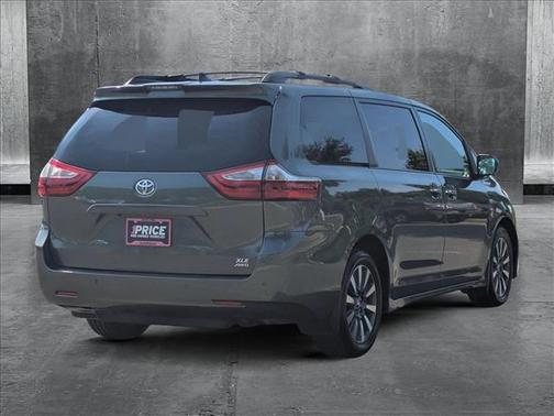 2018 Toyota Sienna XLE