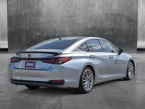 2022 Lexus ES 300h Luxury