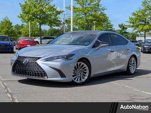 2022 Lexus ES 300h Luxury