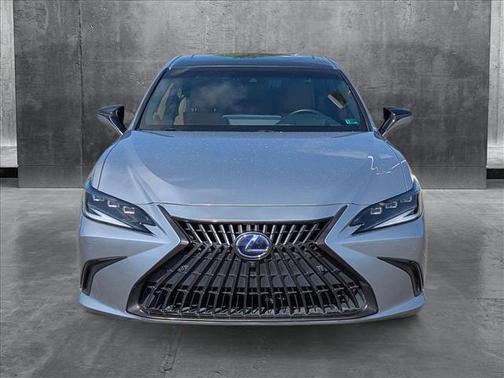 2022 Lexus ES 300h Luxury