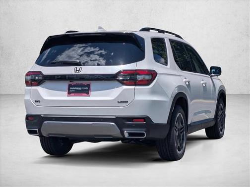 Platinum White Pearl 2026 Honda Pilot Touring 8-Passenger