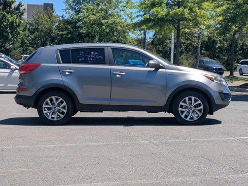 Mineral Silver 2016 Kia Sportage LX