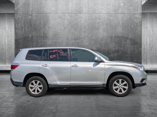 2013 Toyota Highlander SE