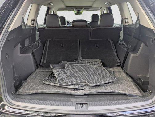 Deep Black Pearl 2024 Volkswagen Atlas 2.0T SE w/Technology 4MOTION