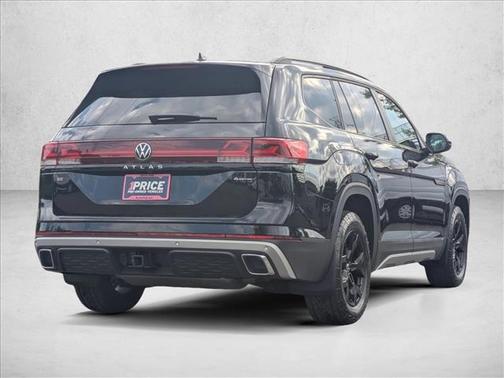 Deep Black Pearl 2024 Volkswagen Atlas 2.0T SE w/Technology 4MOTION