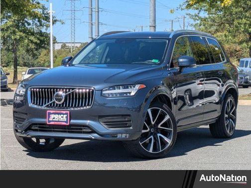2022 Volvo XC90 T6 Momentum