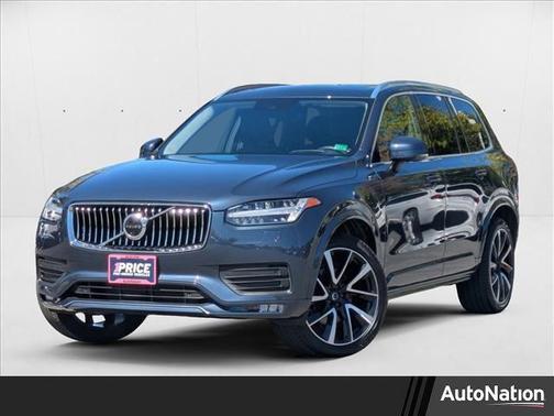 2022 Volvo XC90 T6 Momentum
