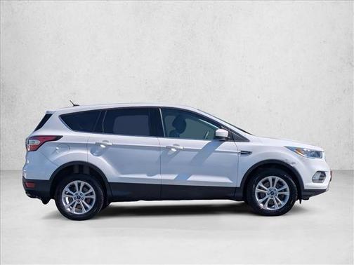 Oxford White 2017 Ford Escape SE
