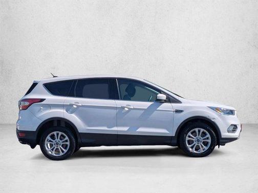 Oxford White 2017 Ford Escape SE