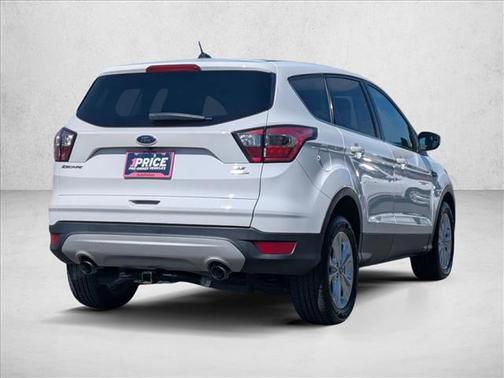 Oxford White 2017 Ford Escape SE