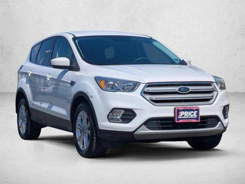Oxford White 2017 Ford Escape SE