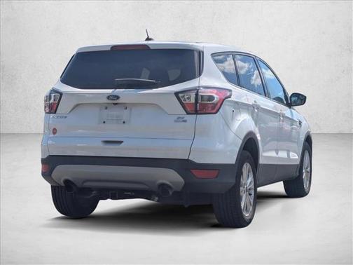 Oxford White 2017 Ford Escape SE
