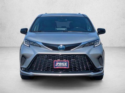 Celestial Silver Metallic 2021 Toyota Sienna XSE 7 Passenger