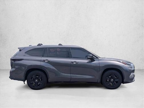 Magnetic Gray Metallic 2021 Toyota Highlander XLE