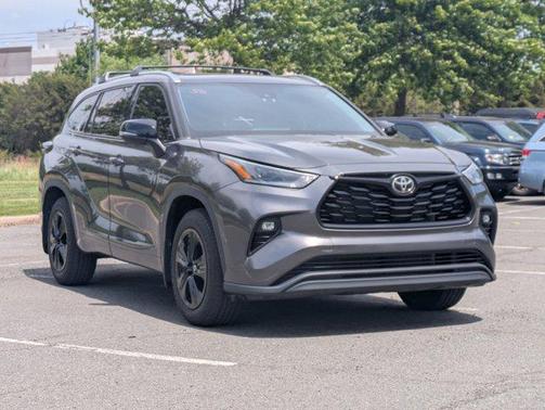 Magnetic Gray Metallic 2021 Toyota Highlander XLE