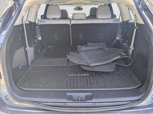 Magnetic Gray Metallic 2021 Toyota Highlander XLE