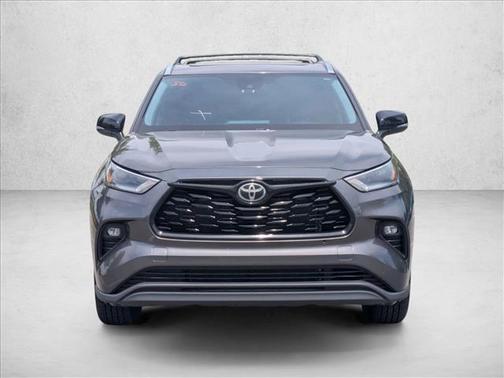Magnetic Gray Metallic 2021 Toyota Highlander XLE