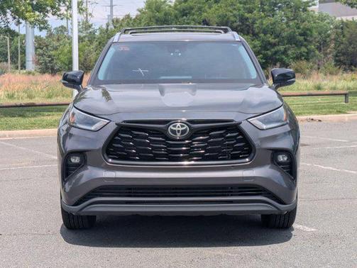 Magnetic Gray Metallic 2021 Toyota Highlander XLE
