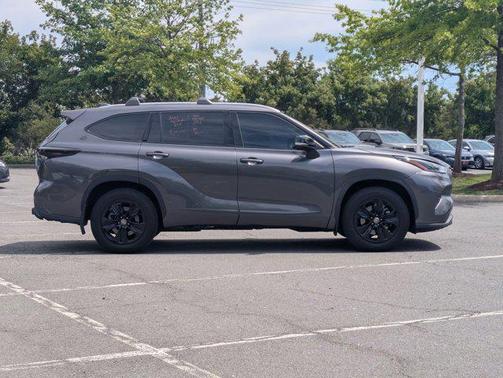Magnetic Gray Metallic 2021 Toyota Highlander XLE