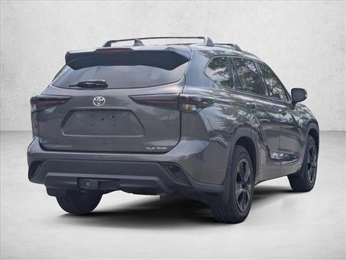 Magnetic Gray Metallic 2021 Toyota Highlander XLE