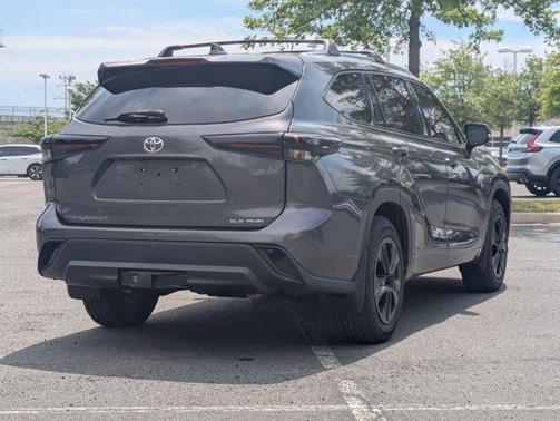 Magnetic Gray Metallic 2021 Toyota Highlander XLE