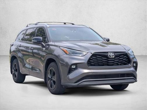 Magnetic Gray Metallic 2021 Toyota Highlander XLE