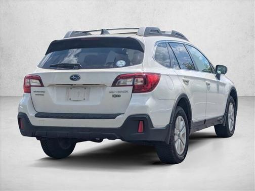 Crystal White Pearl 2018 Subaru Outback 2.5i Premium