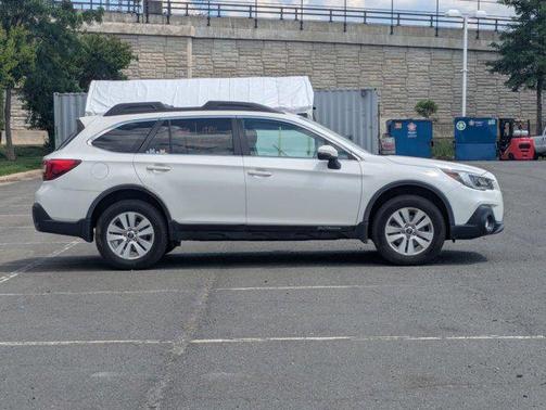 Crystal White Pearl 2018 Subaru Outback 2.5i Premium