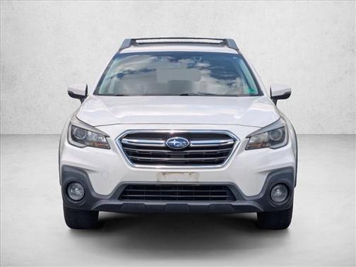 Crystal White Pearl 2018 Subaru Outback 2.5i Premium
