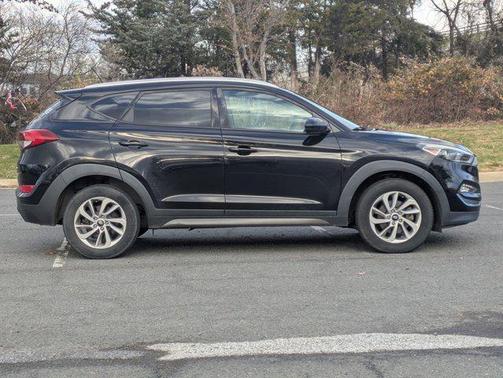 2016 Hyundai TUCSON SE