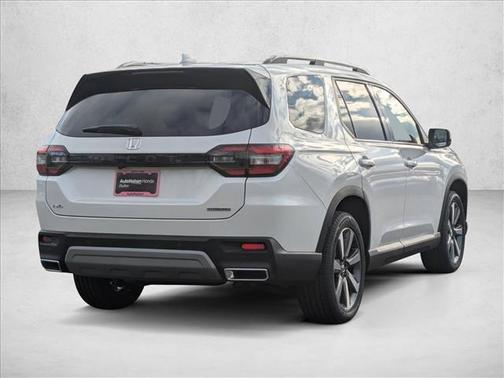 2025 Honda Pilot Touring 8-Passenger