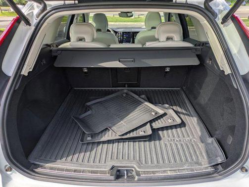 2022 Volvo XC60 B6 Inscription