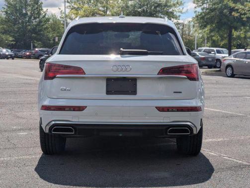 Glacier White Metallic 2024 Audi Q5 45 S line Premium Plus