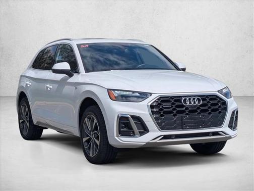 Glacier White Metallic 2024 Audi Q5 45 S line Premium Plus