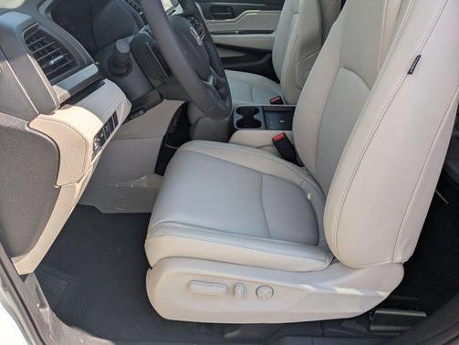 Platinum White Pearl 2026 Honda Odyssey EX-L
