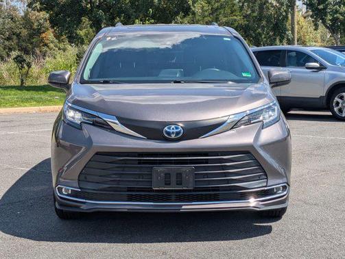 2021 Toyota Sienna XLE 7 Passenger